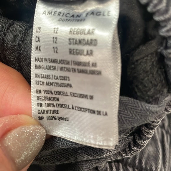 American Eagle high waisted distressed cargo jogger pants with belt - Picture 12 of 12